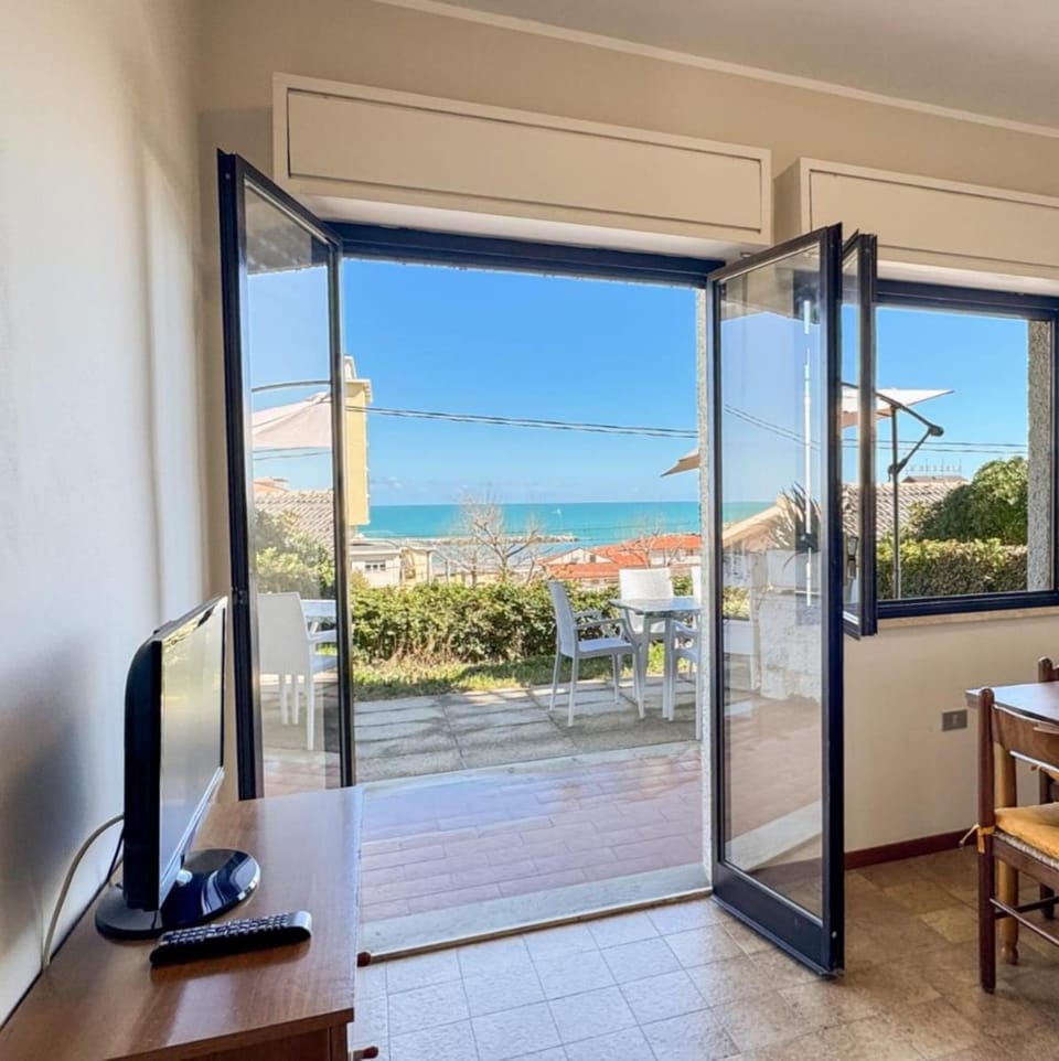TV and multimedia, Dining area, Sea view