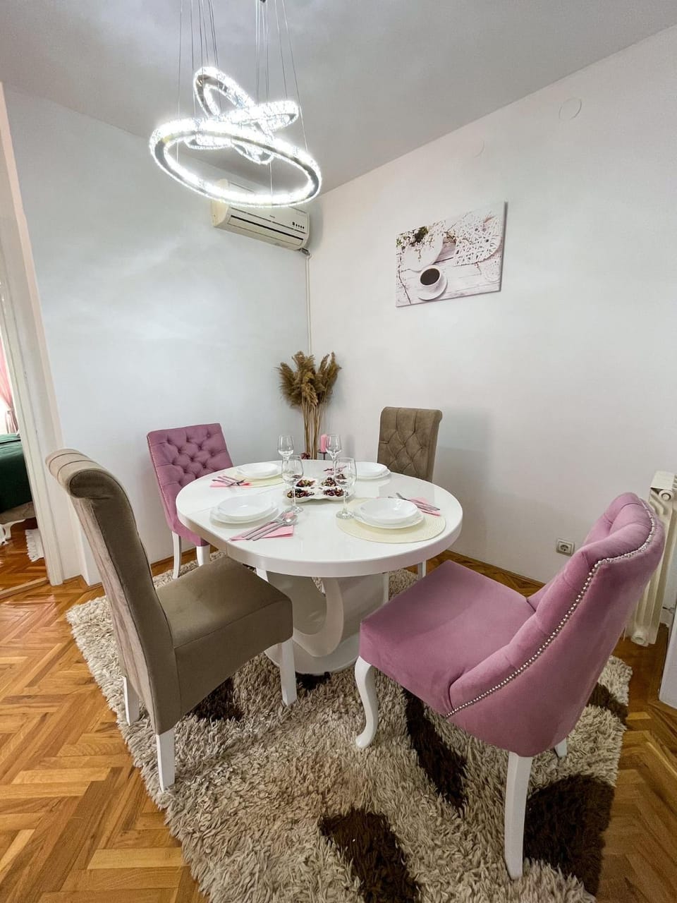 Seating area, Dining area