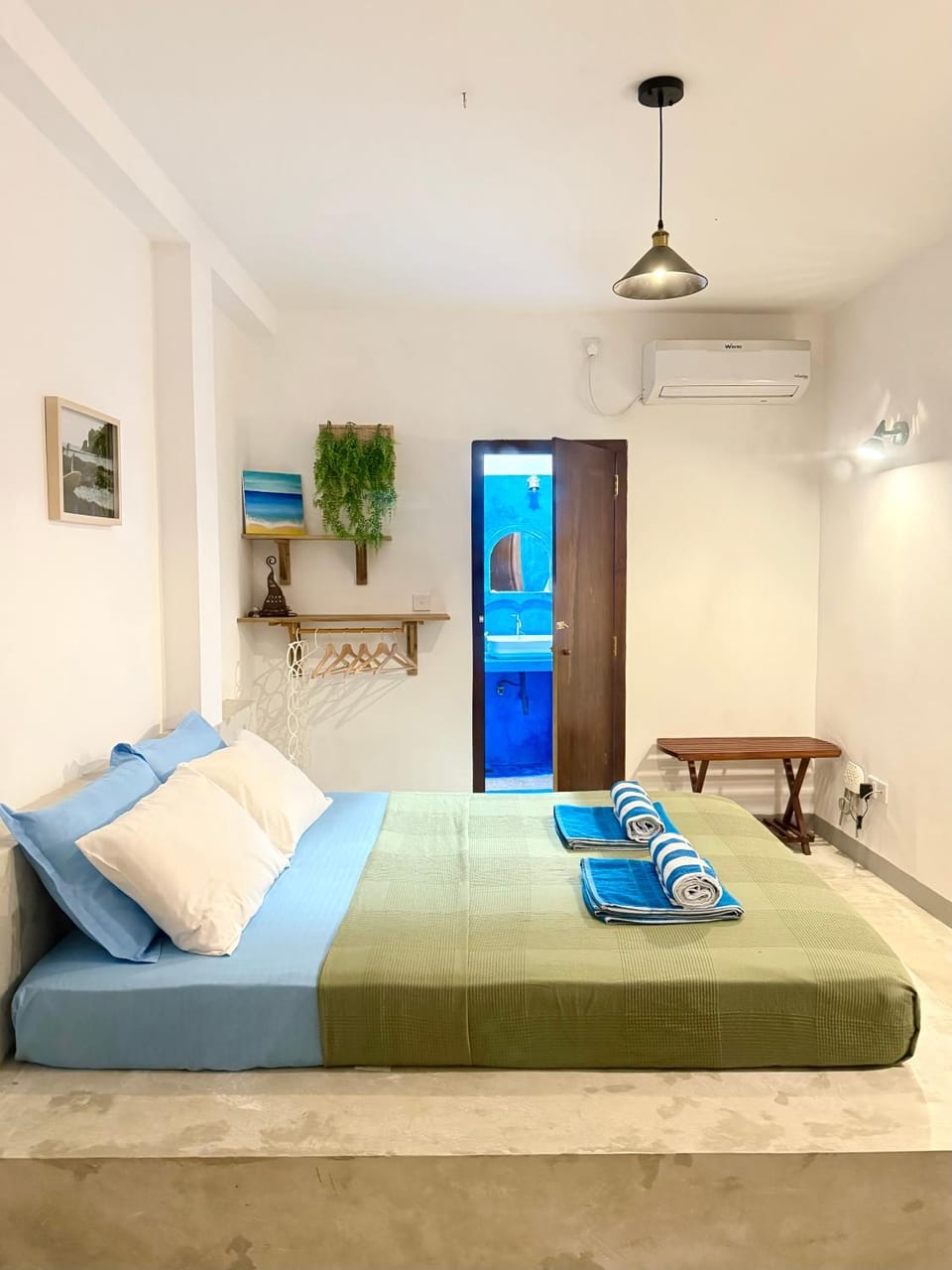 Shower, Bed, Bathroom, Photo of the whole room, Decorative detail, Bedroom, Garden view, furniture, internet, towels, wardrobe, air conditioner
