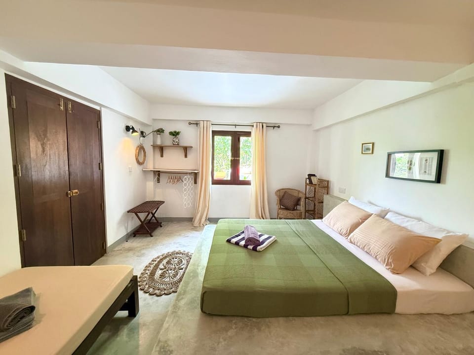 Bed, View (from property/room), Photo of the whole room, Decorative detail, Bedroom, Garden view, furniture, internet, towels, wardrobe, air conditioner