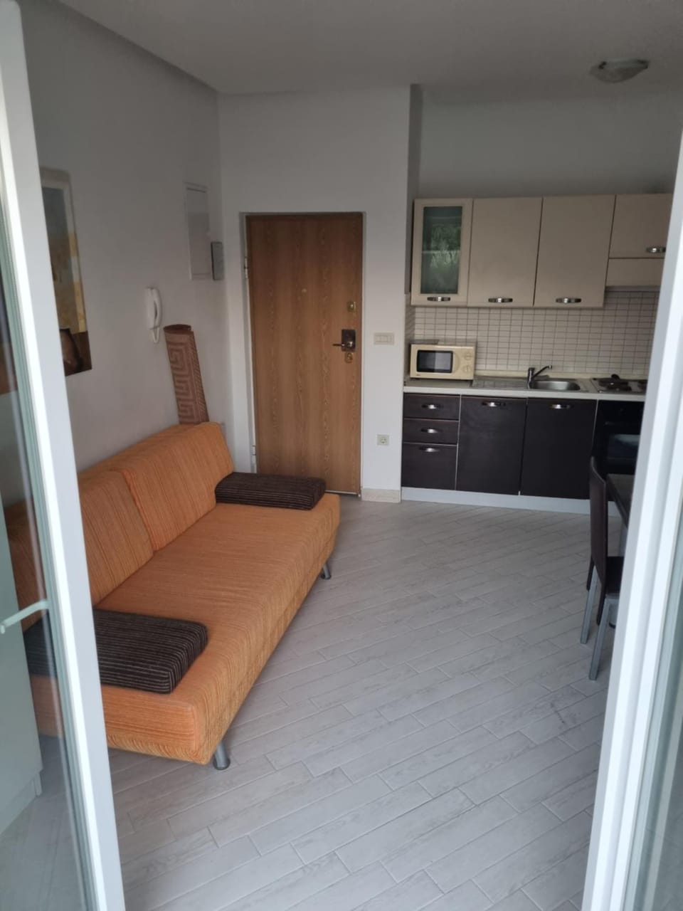 Kitchen or kitchenette, Living room, Seating area, minibar, pet friendly, stove