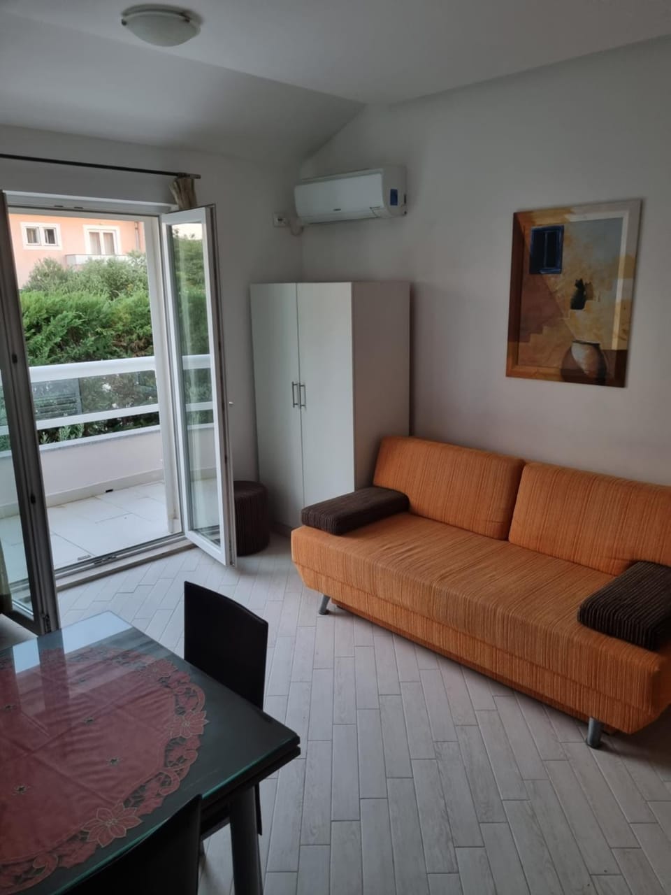 Living room, Seating area, Dining area, air conditioner