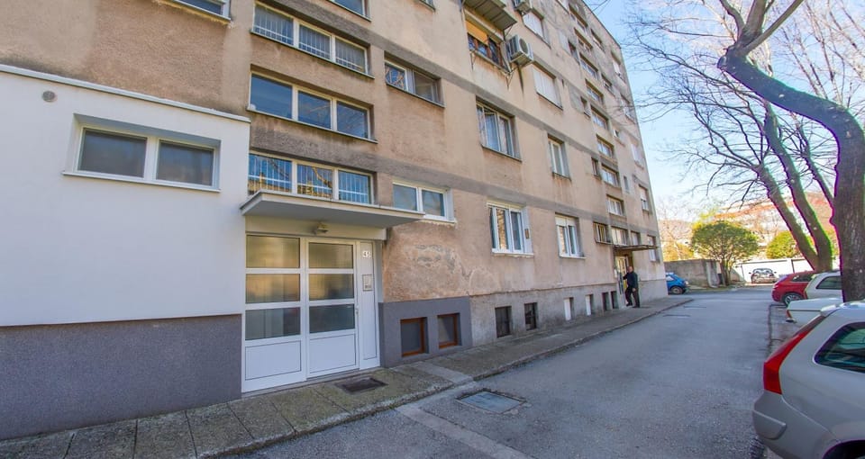 Property building, Neighbourhood