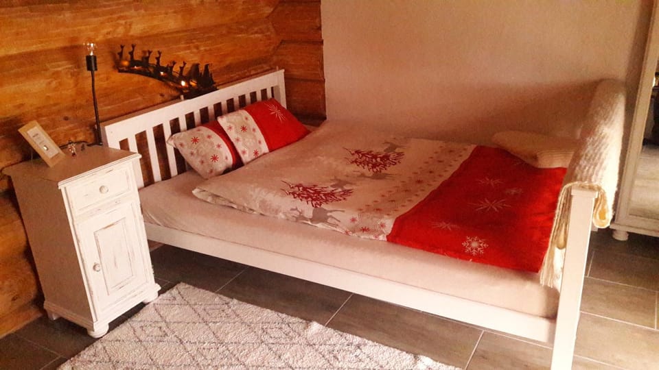 Bed, Photo of the whole room