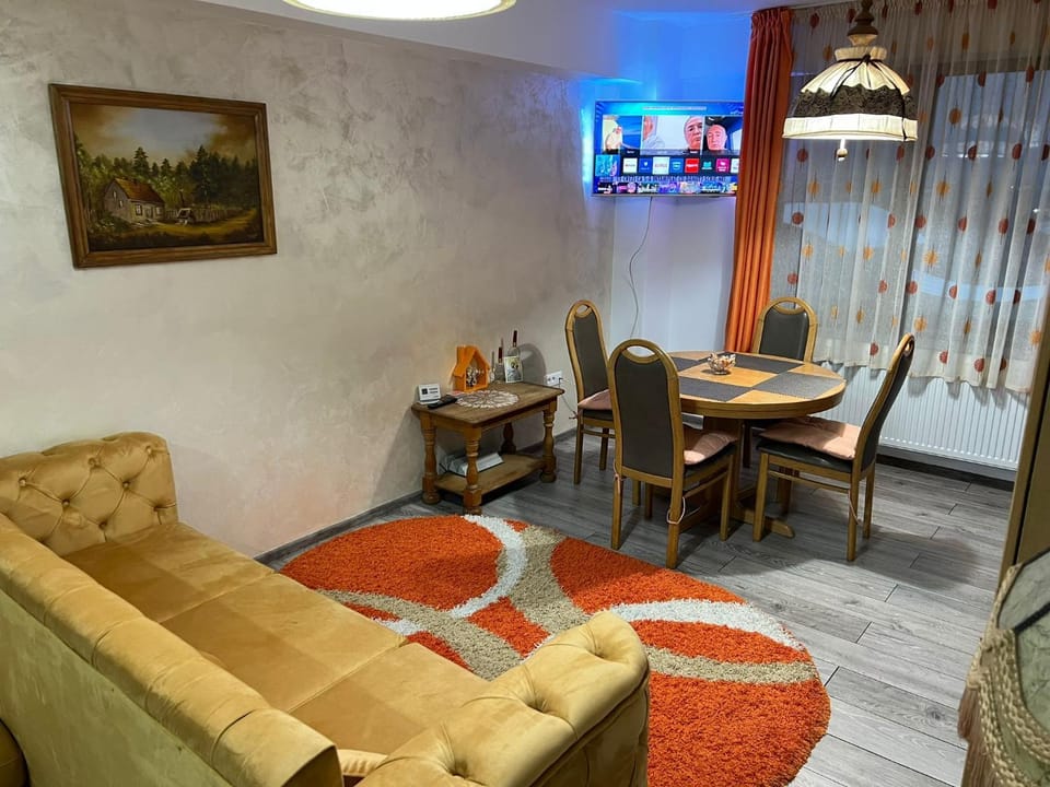 Panoramic La Cetate Apartment in Romania