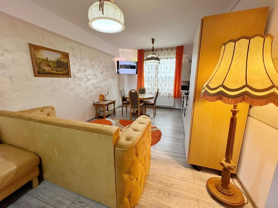 Panoramic La Cetate Apartment in Romania