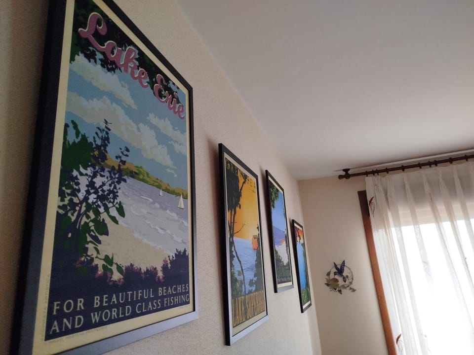 Property building, TV and multimedia, Living room, internet