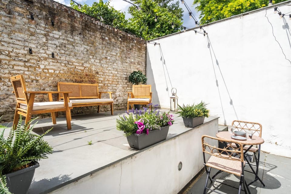 Patio, Garden, Seating area, Dining area, Inner courtyard view