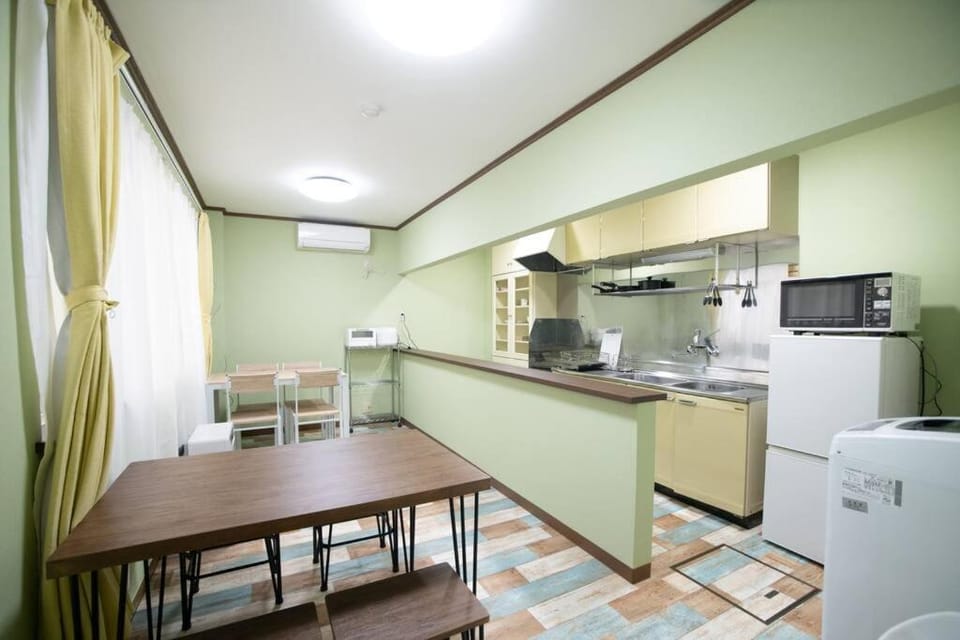 Kitchen or kitchenette, Dining area, minibar, toaster