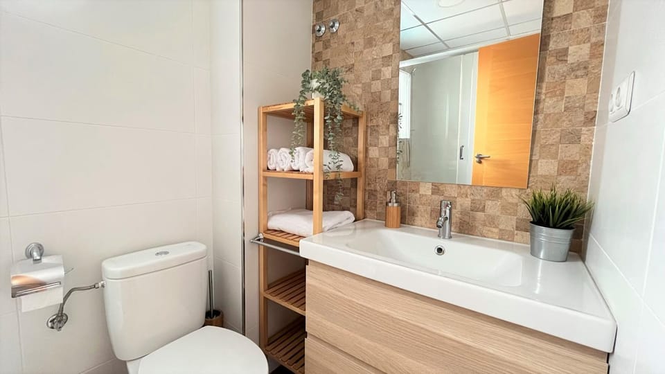 Shower, Bathroom, bidet, towels