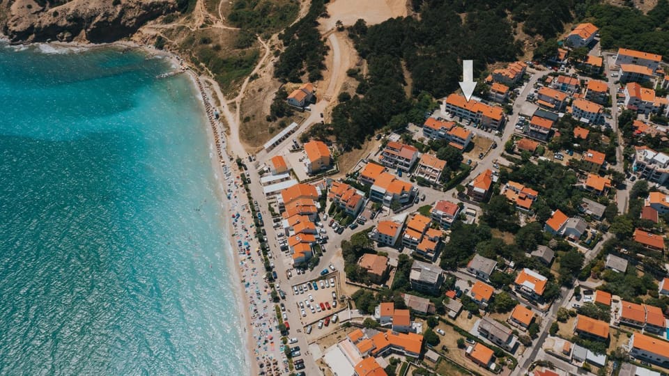 Neighbourhood, Beach