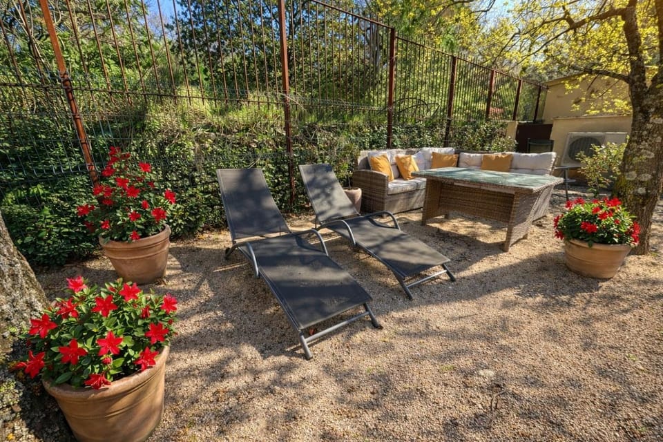 Studio cosy à Lagnes avec Piscine au milieu des oliviers Apartment in Provence-Alpes-Côte d'Azur