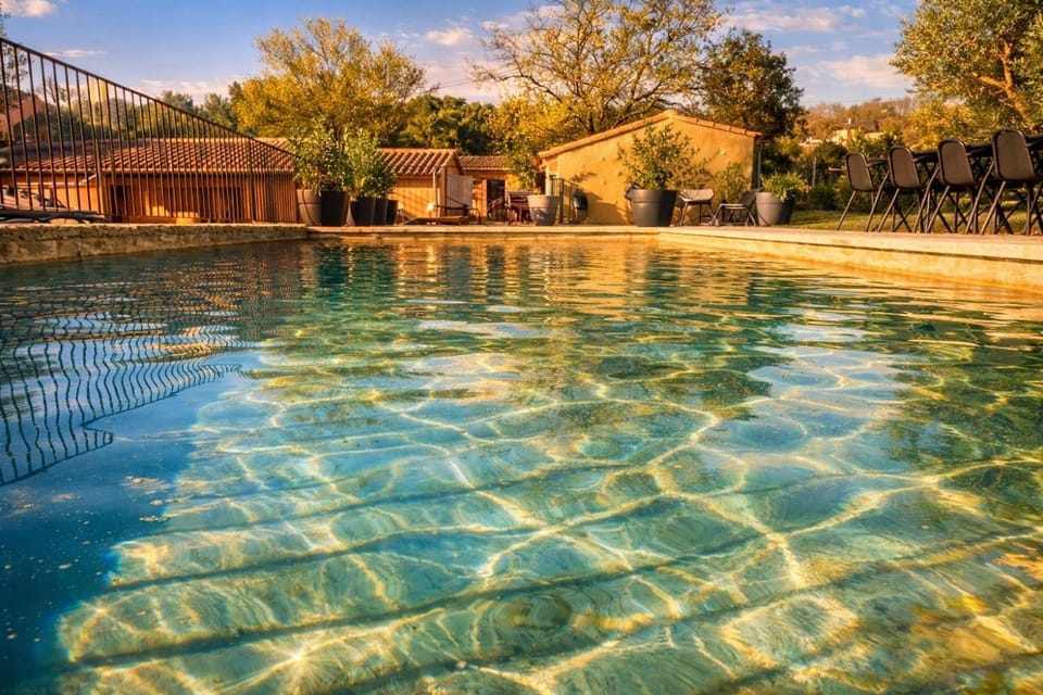 Studio cosy à Lagnes avec Piscine au milieu des oliviers Apartment in Provence-Alpes-Côte d'Azur