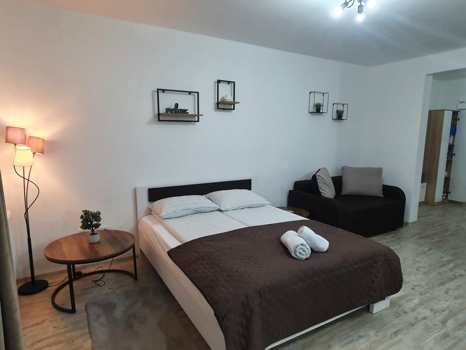 Bed, Seating area, Bedroom
