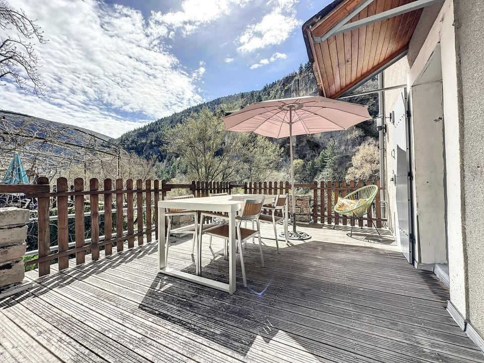 Gorges du Tarn - Maisonnette à flanc de falaise Apartment in Auvergne-Rhône-Alpes