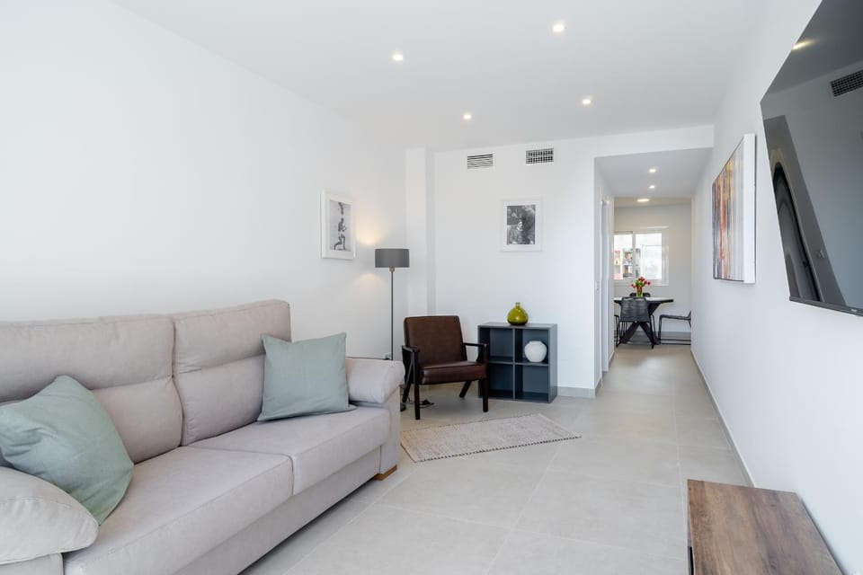 TV and multimedia, Living room, Seating area, air conditioner