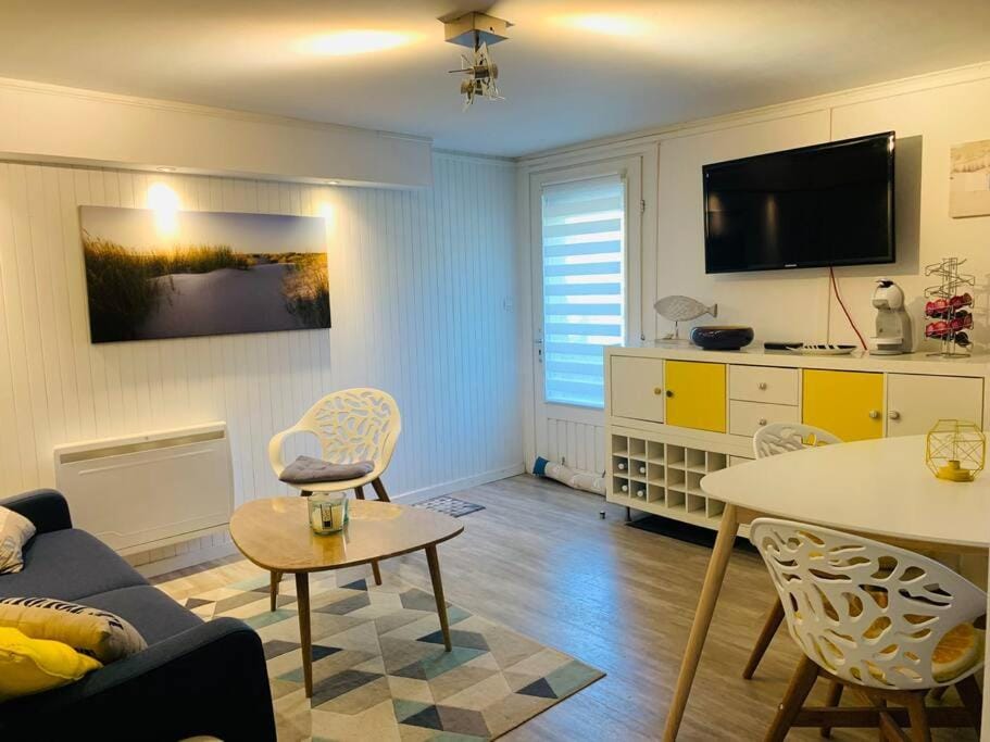 Living room, Dining area, minibar