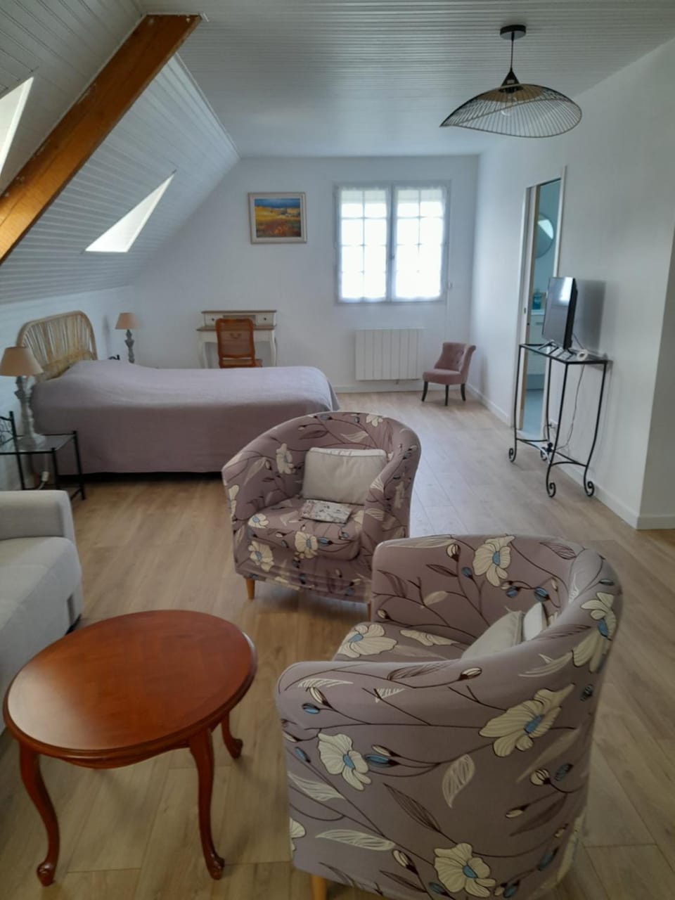 Photo of the whole room