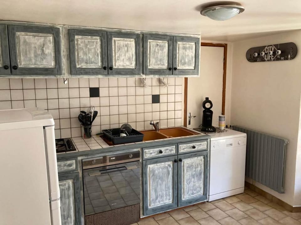 Kitchen or kitchenette, minibar, pet friendly, stove