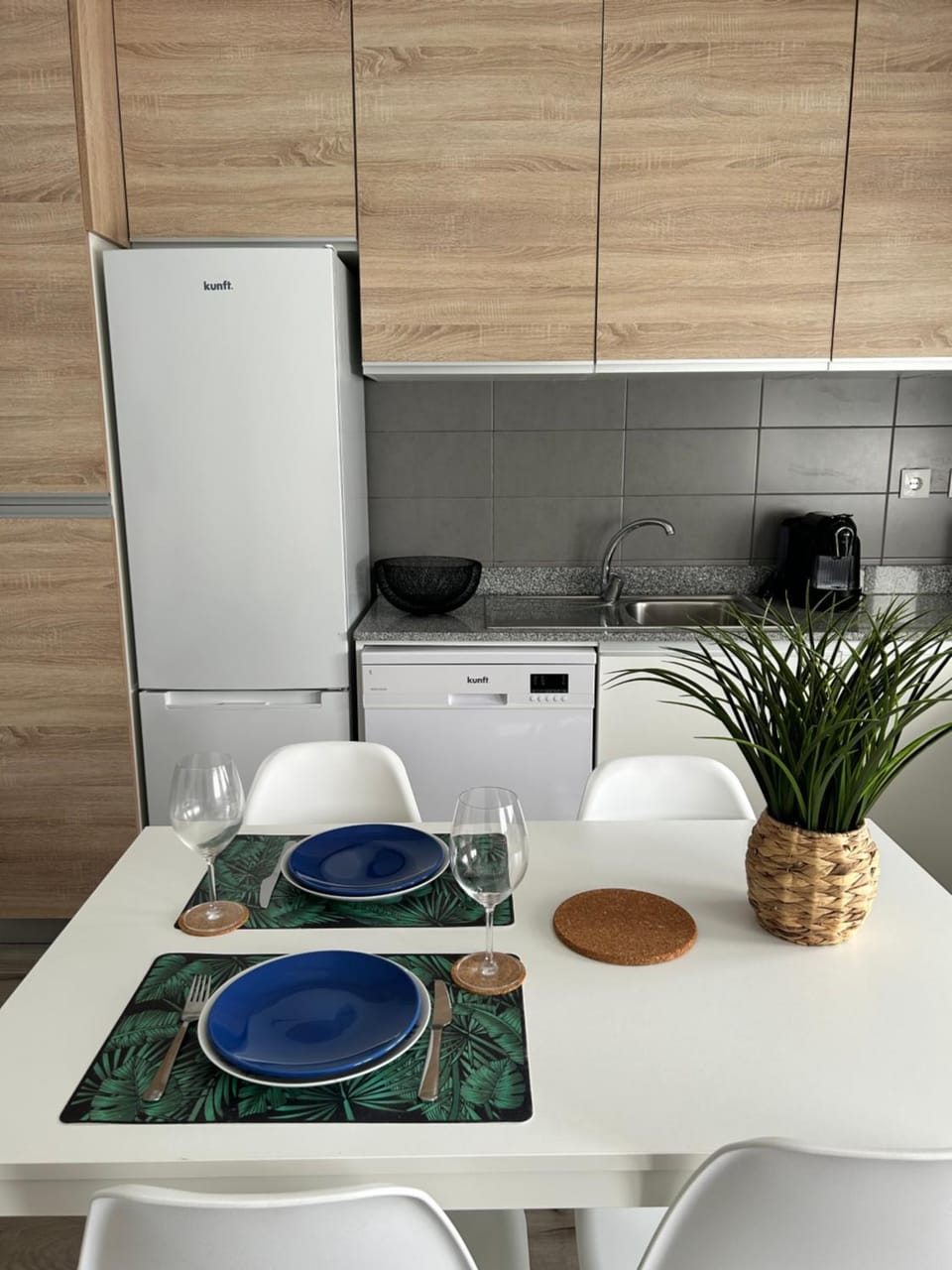 Dining area, kitchen