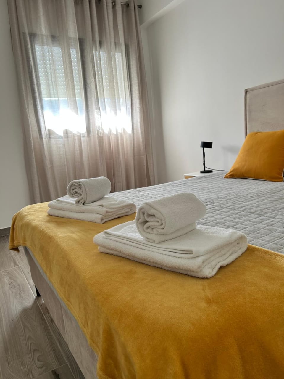 Bedroom, towels