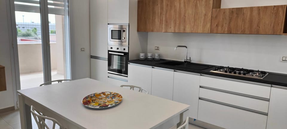 Kitchen or kitchenette, Dining area, minibar, pet friendly, stove