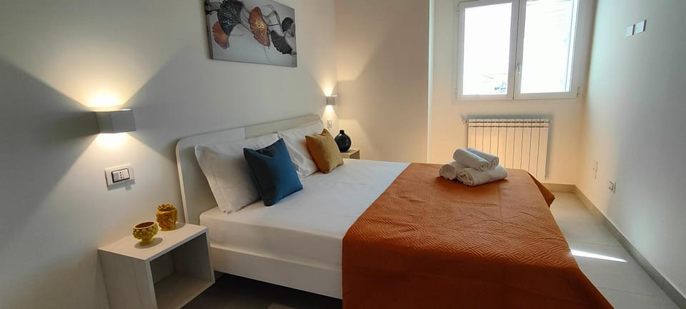 Bed, Photo of the whole room, Bedroom, internet, towels