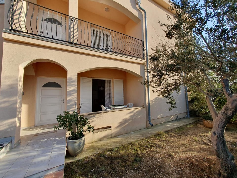 Property building, Garden, Balcony/Terrace, Garden view