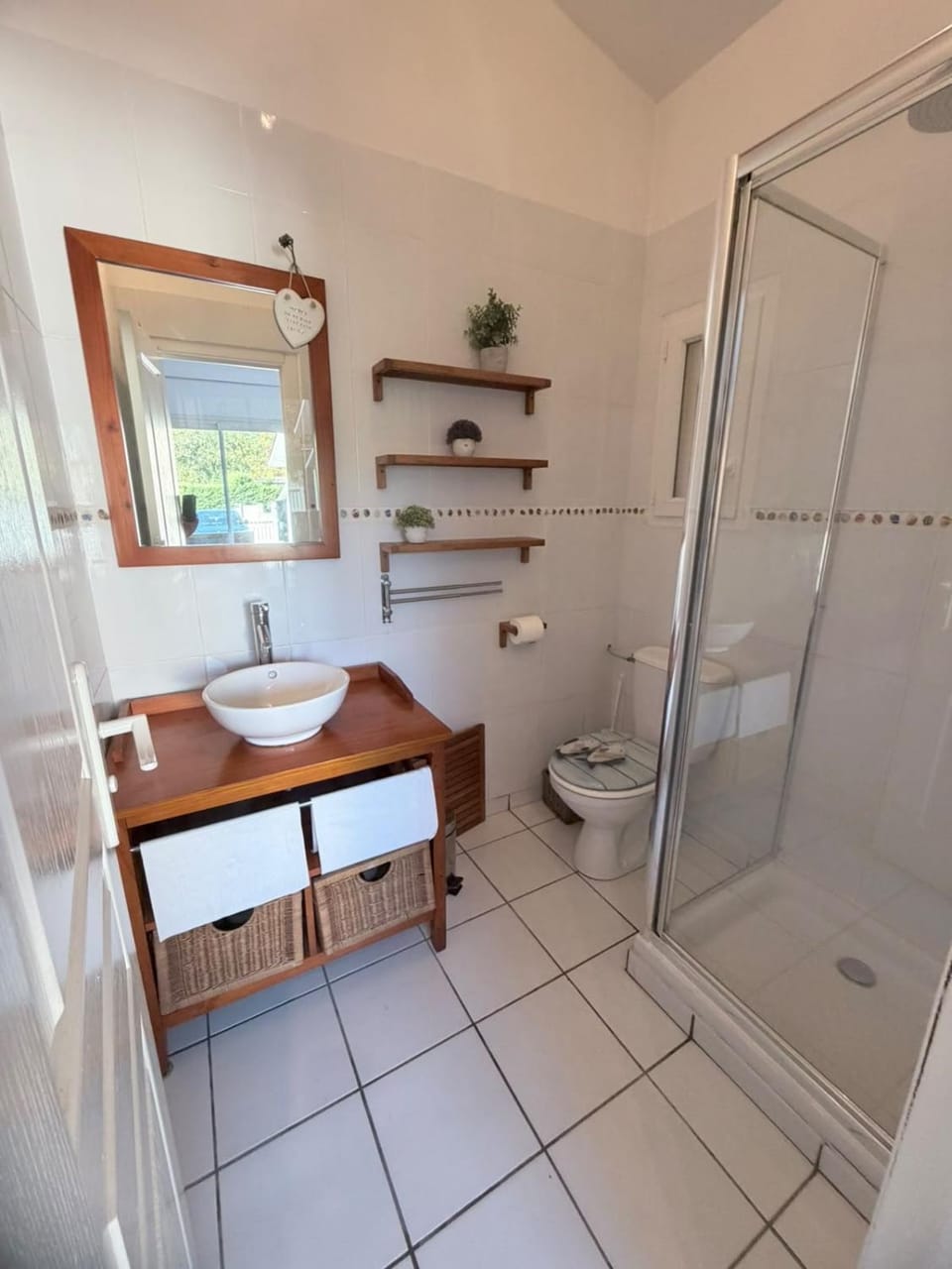 Shower, Toilet, Bathroom, towels