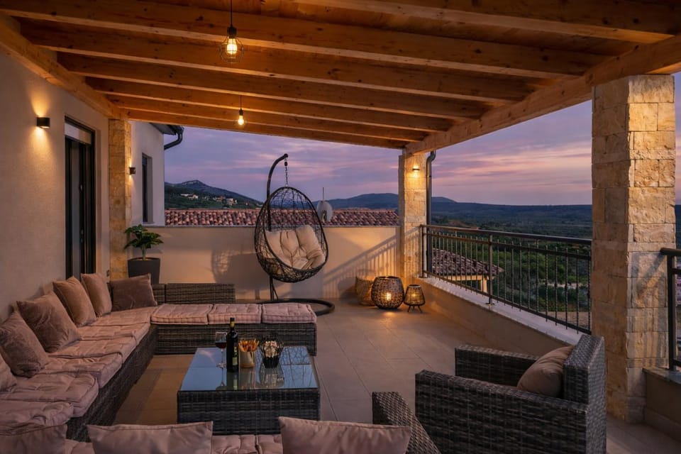View (from property/room), Balcony/Terrace, Seating area