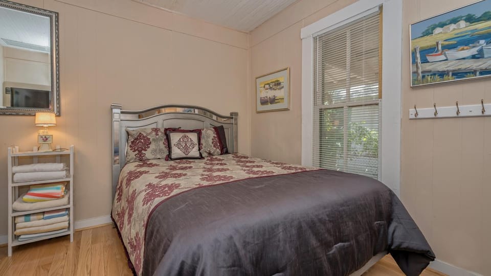 Perfect Downtown Space-Walk to Library, Theater Apartment in Sarasota