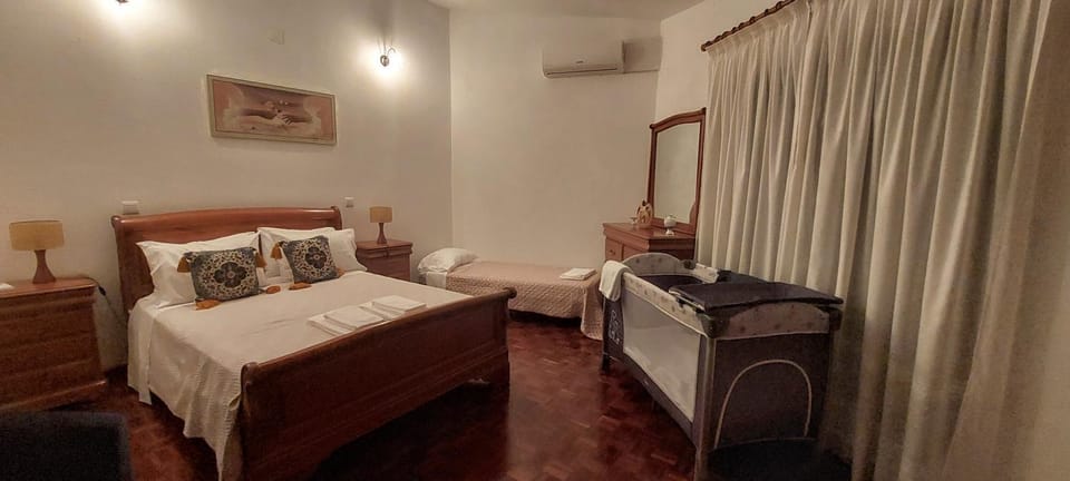 Bedroom, air conditioner
