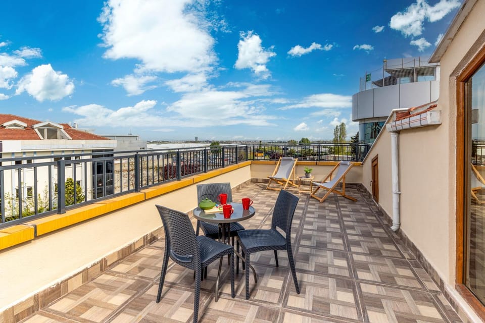 Property building, Patio, Day, View (from property/room), Balcony/Terrace, Living room, Seating area, Dining area