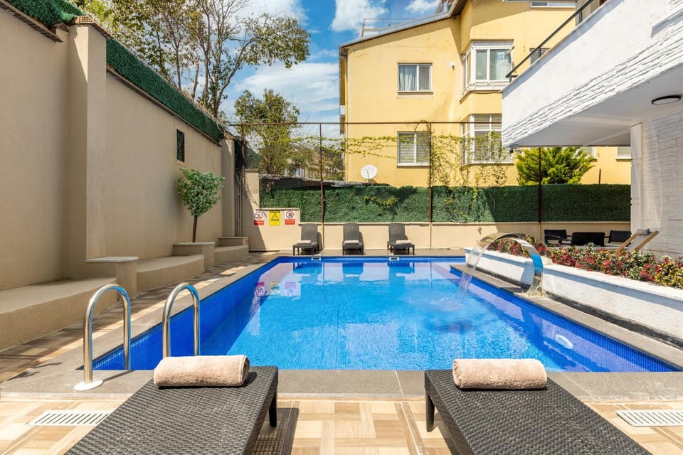 Patio, Day, Pool view, Swimming pool, sunbed