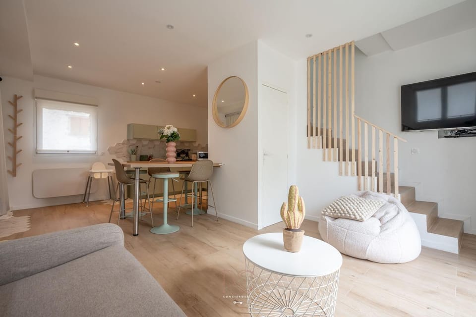 Living room, Dining area