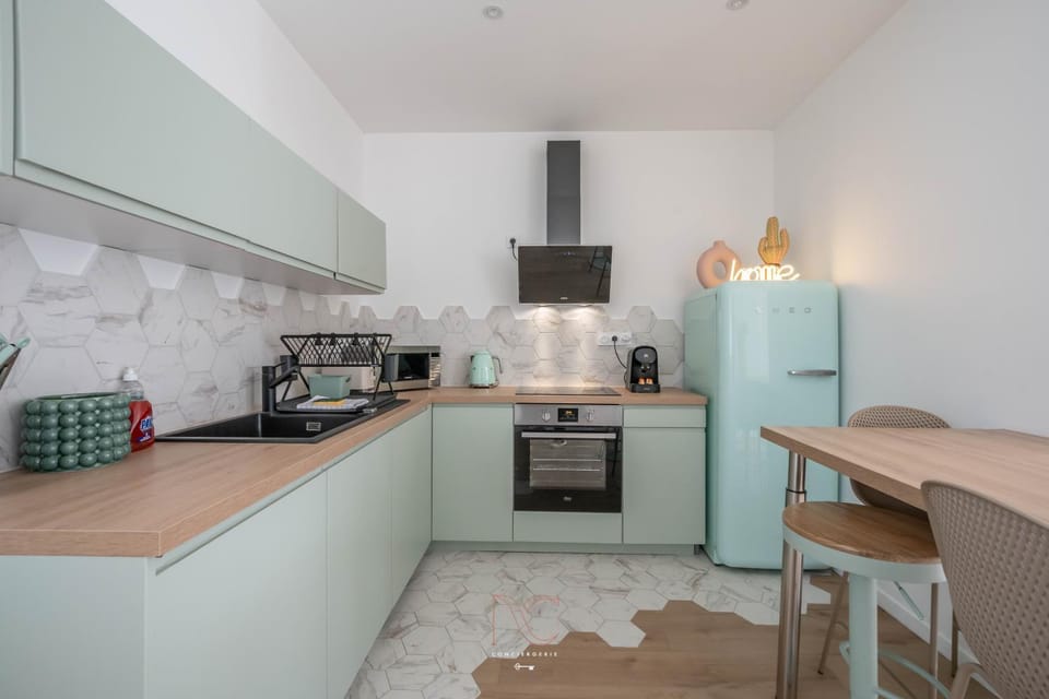 Kitchen or kitchenette