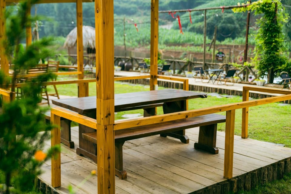 Restaurant/places to eat, Garden, Seating area