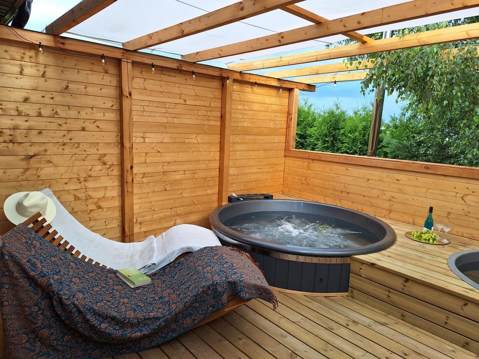 Day, Natural landscape, Garden, Hot Tub, Garden view