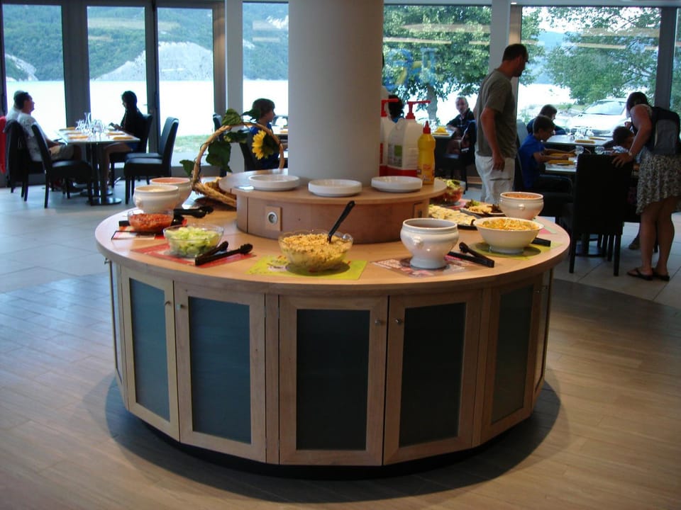 Restaurant/places to eat, Food and drinks