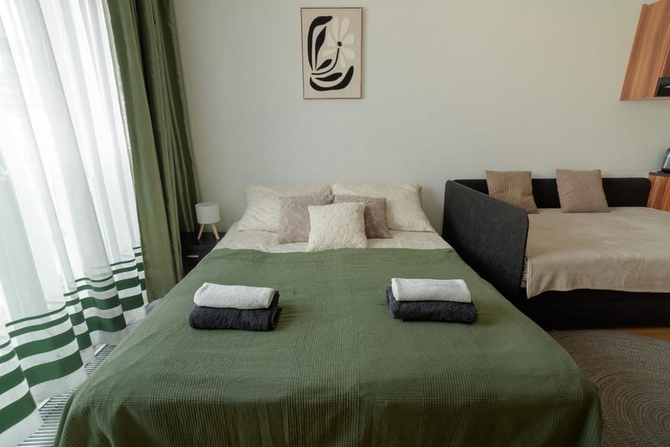 Bed, Photo of the whole room, Bedroom, towels