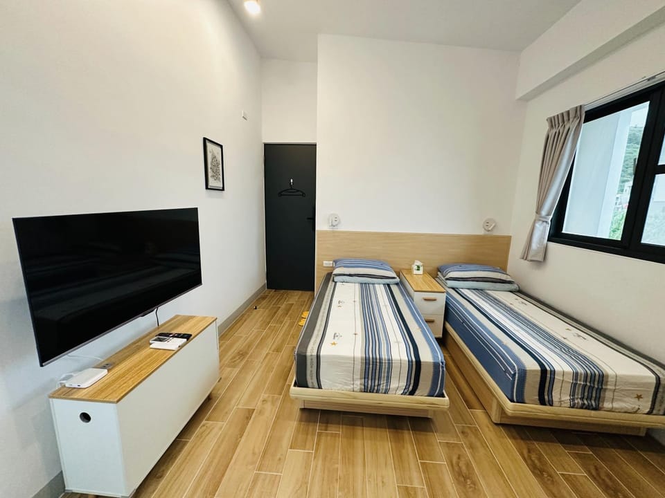 TV and multimedia, Photo of the whole room, Bedroom