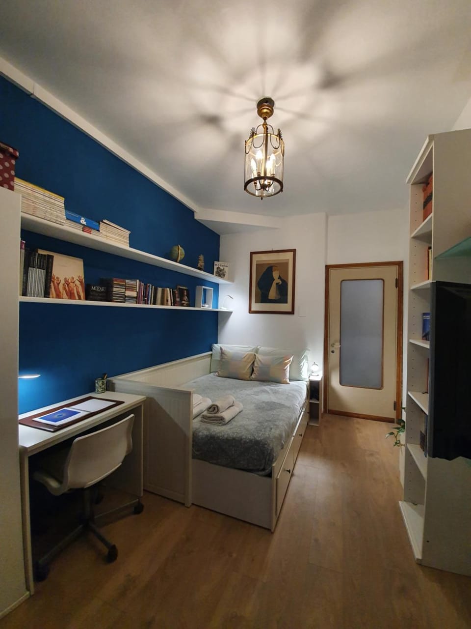 Bed, Bedroom