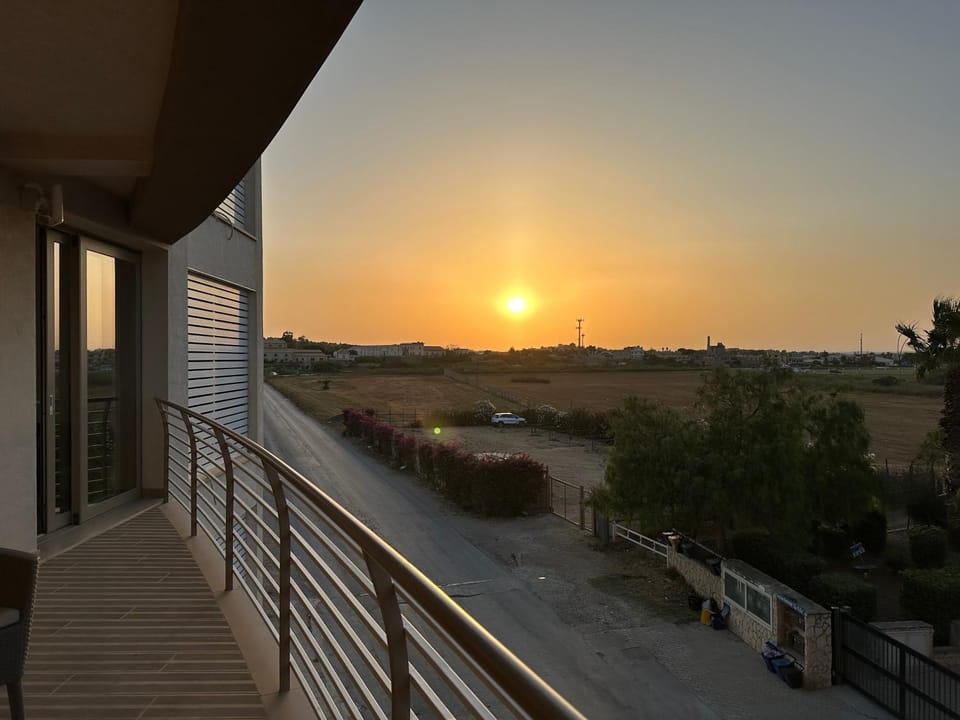Sunset, Parking