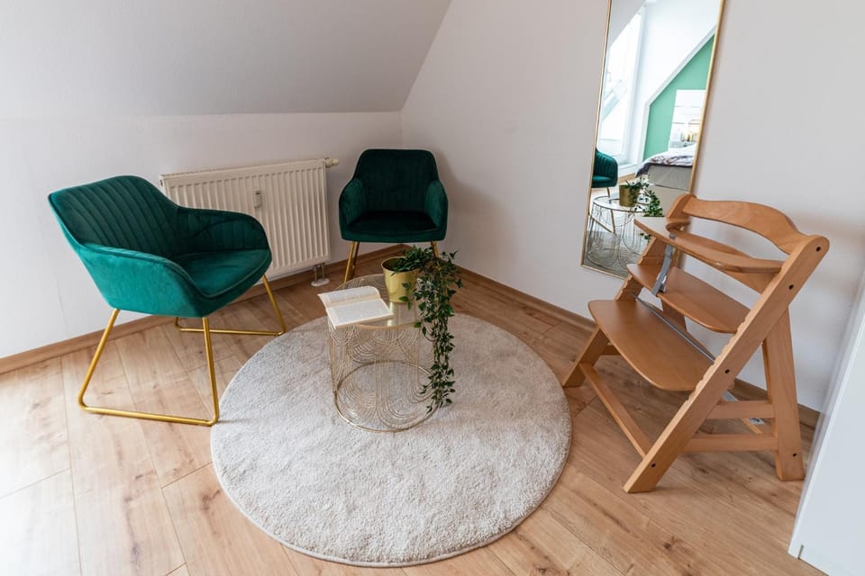 Seating area, Bedroom