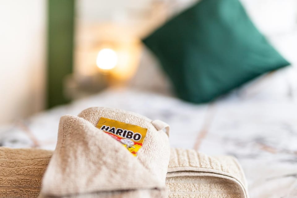 Photo of the whole room, Bedroom, towels