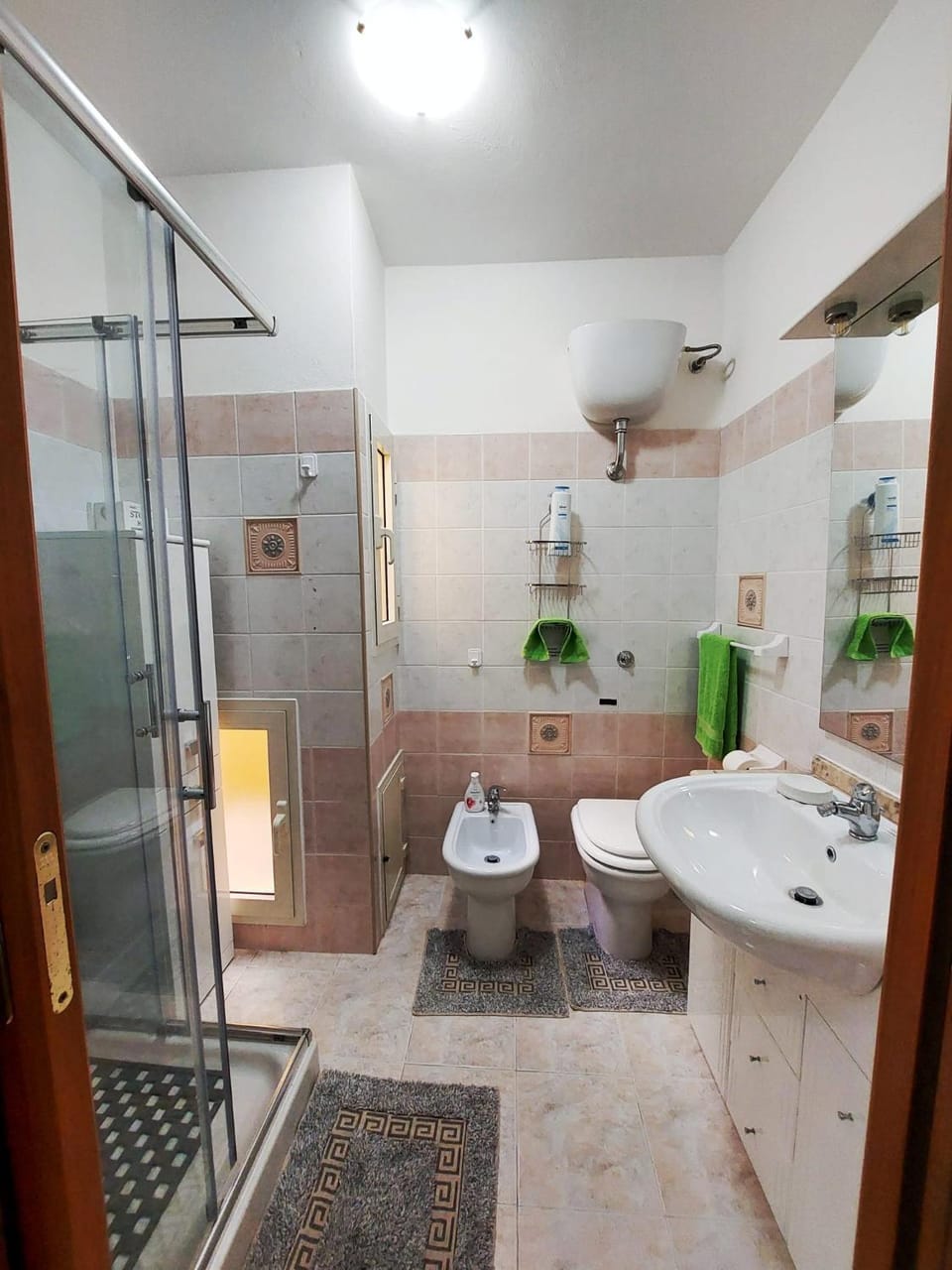 Shower, Toilet, Bathroom, bidet, towels