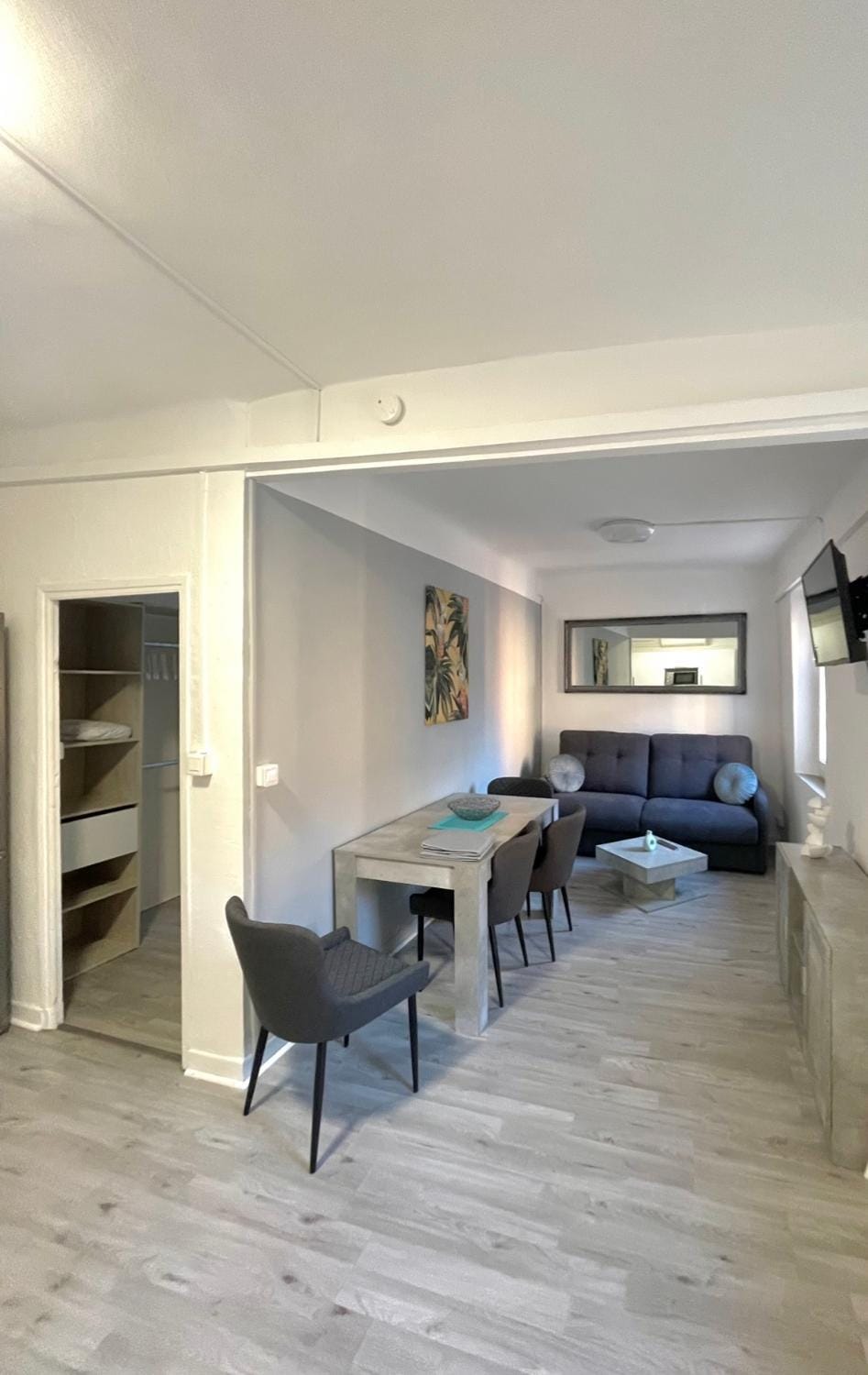 Seating area, Dining area