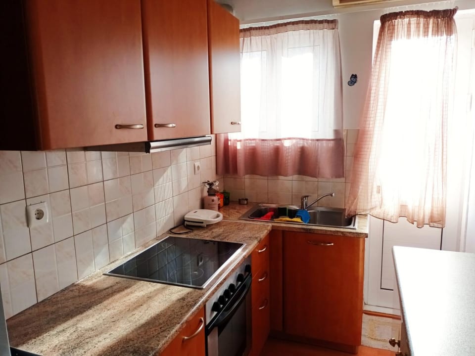 Kitchen or kitchenette, pet friendly, stove