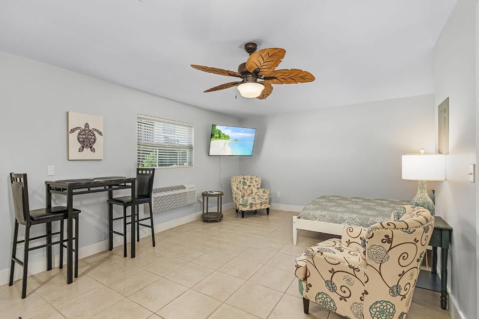 Dining area, Bedroom