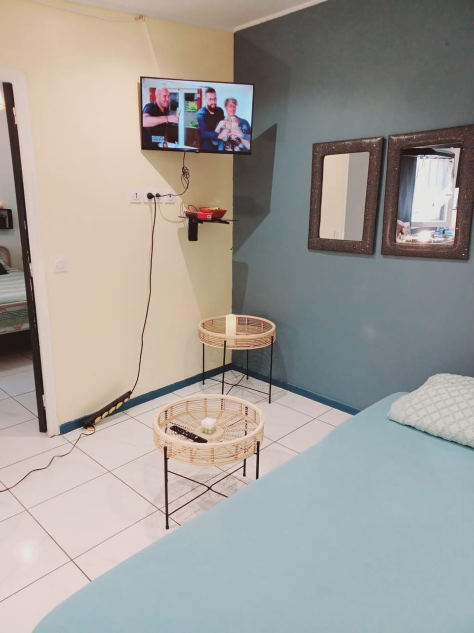 Communal lounge/ TV room, Bed, TV and multimedia